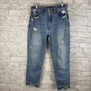 Abercrombie & Fitch High Rise Mom Jean Size 28 / 6R Women’s Curve Love‎ Denim